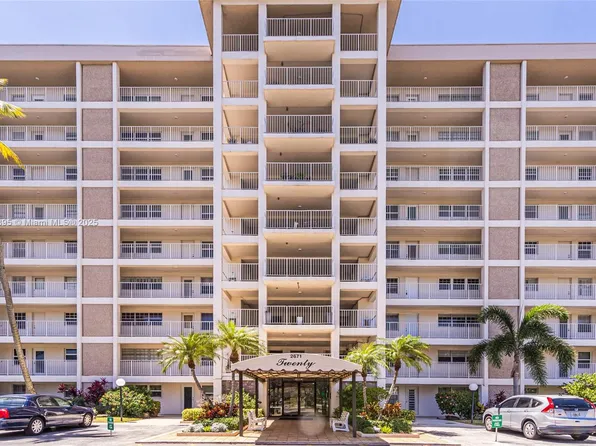 2671 S Course Dr, Pompano Beach, FL