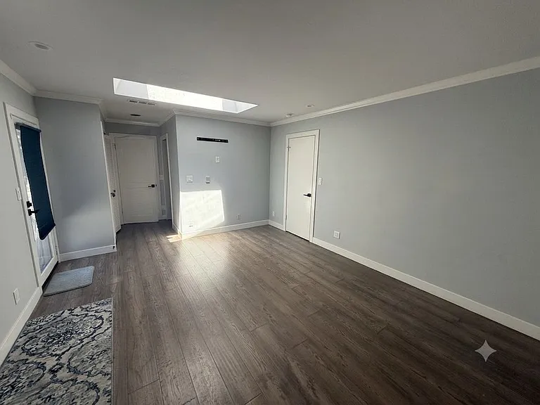 240 Walter Hays Dr — Photo 5