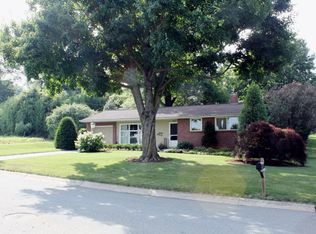 1917 Locust Point Ln, Lancaster, PA 17603