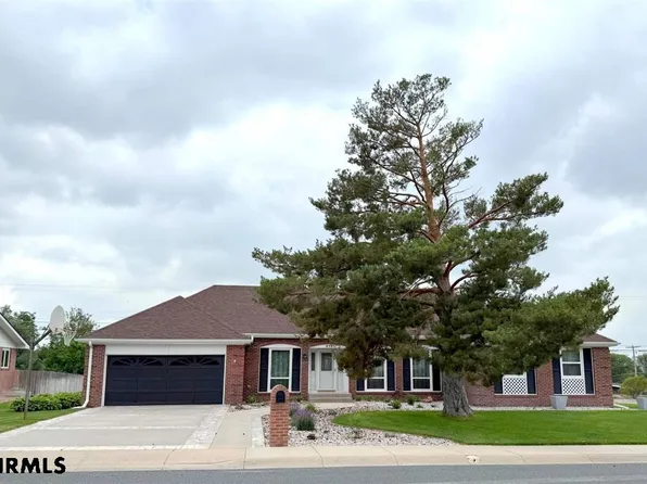 832 E 35th St, Scottsbluff, NE 69361