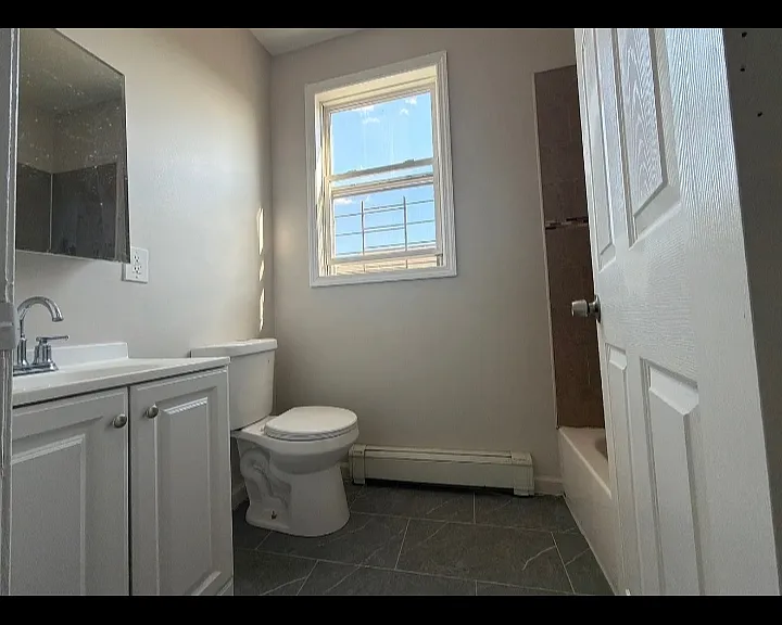 311 S 6th St #L3 — Photo 5