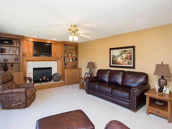 2nd image of 1023 Rosewood Dr SW
