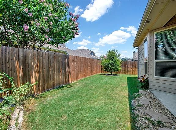 3rd image of 326 Highland Meadows Dr