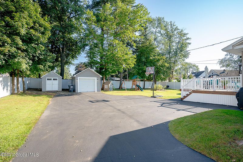 5th image of 1323 Curry Road