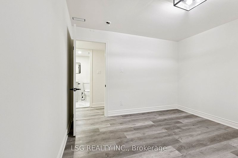 Kitchener House for rent - 2 Bedrooms — photo 15