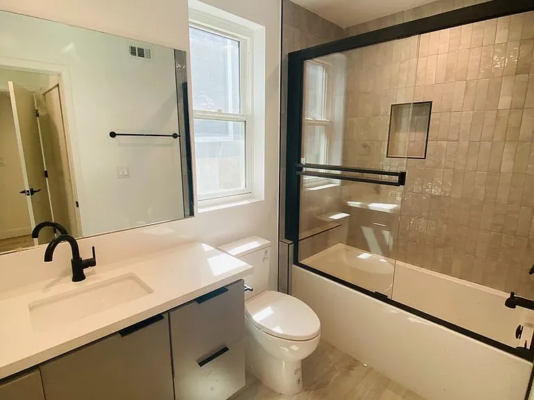 1127 N Virgil Ave — Photo 8