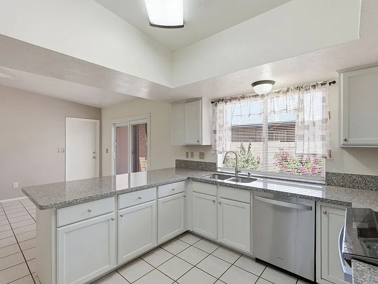 2920 N La Chiquita Ave — Photo 11