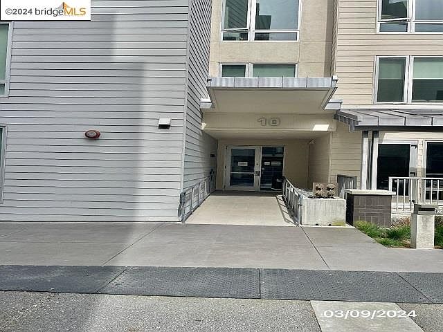 1st image of 10 Kennedy Pl #103