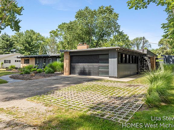 3rd image of 1235 Thornapple River Dr SE