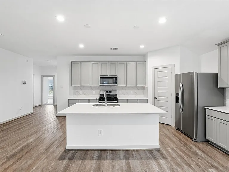 6814 Bradford Terrace Rd — Photo 6