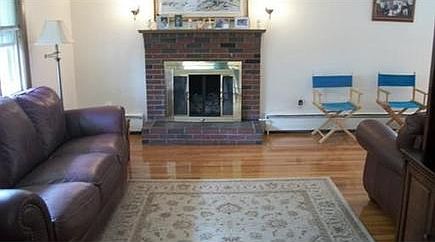 5th image of 219 Plymouth Ave