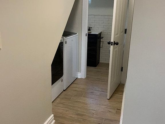 3rd image of 239 Saint Pauls Avenue Level #1