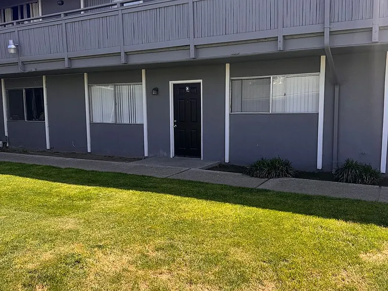 1115 W Simpson Ave — Photo 6