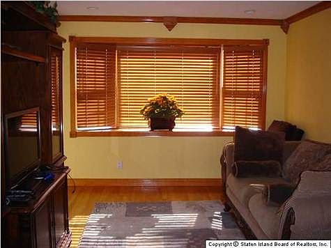 3rd image of 45 Albourne Ave E
