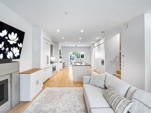 3rd image of 1133 Ridgewood Dr #14