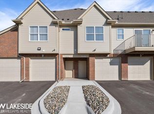 8286 Heywood Cir, Sterling Heights, MI 48312