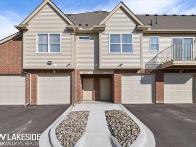 8286 Heywood Cir, Sterling Heights, MI, 48312