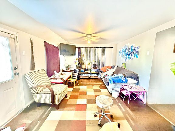 5th image of 604 Coleman Ave