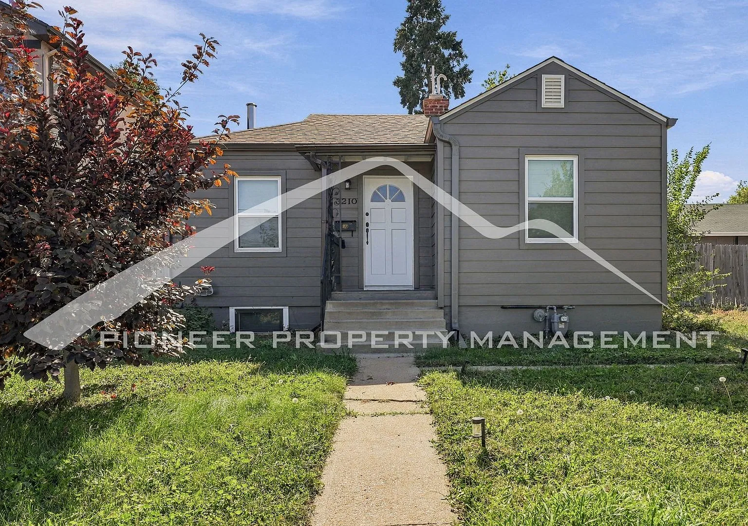 Stunning Home with Fenced Yard and Washer/Dryer — Photo 1