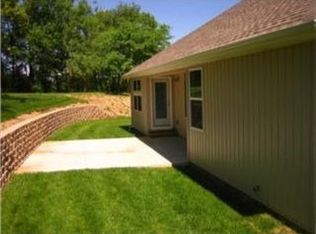 309 S Prairie Rose Cir, Smithville, MO 64089