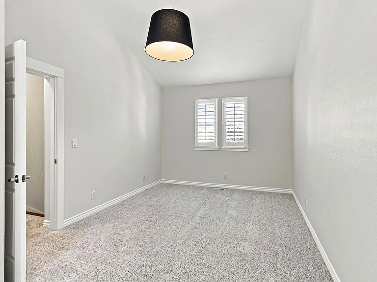 136 Creekside Village Dr — Photo 9