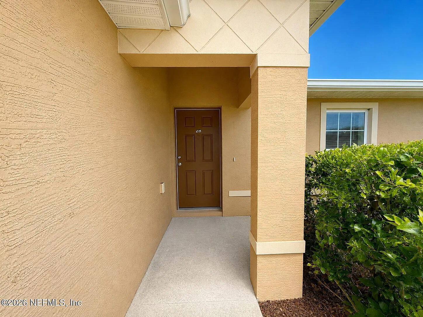 3 bed, 2.0 bath, 2423 sqft, $1,599 — Photo 2