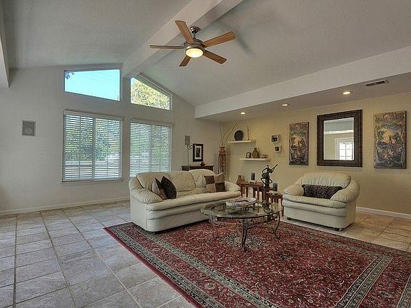 4th image of 2386 Dryden Ave