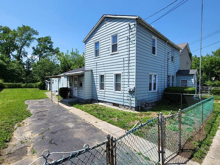 130 Oxford Ave — Photo 7