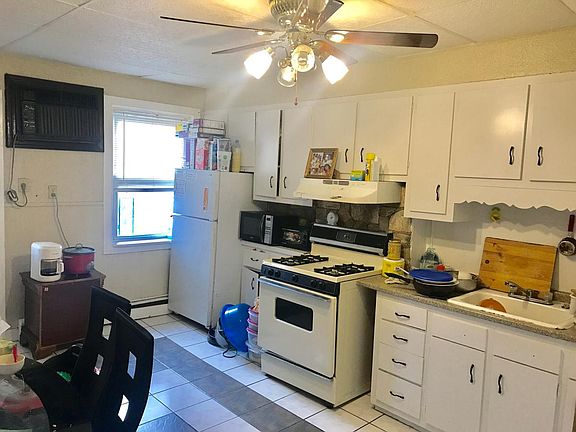 Eat-In Kitchen