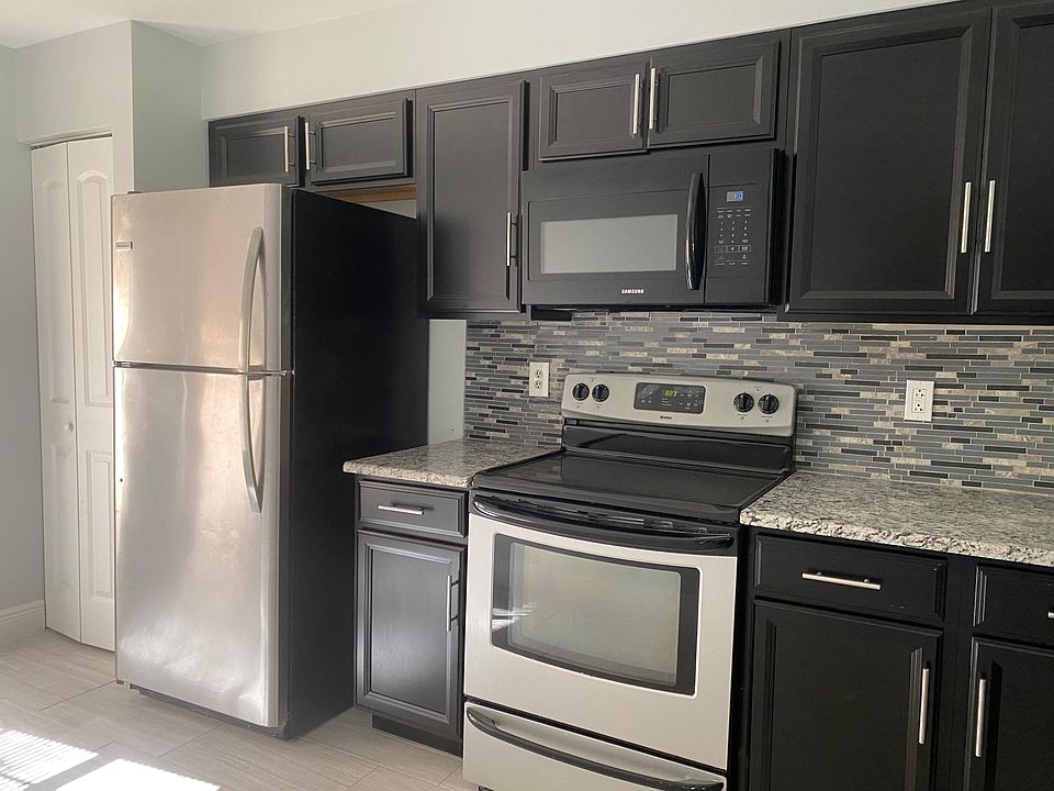 1st image of 871 Stonybrook Cir