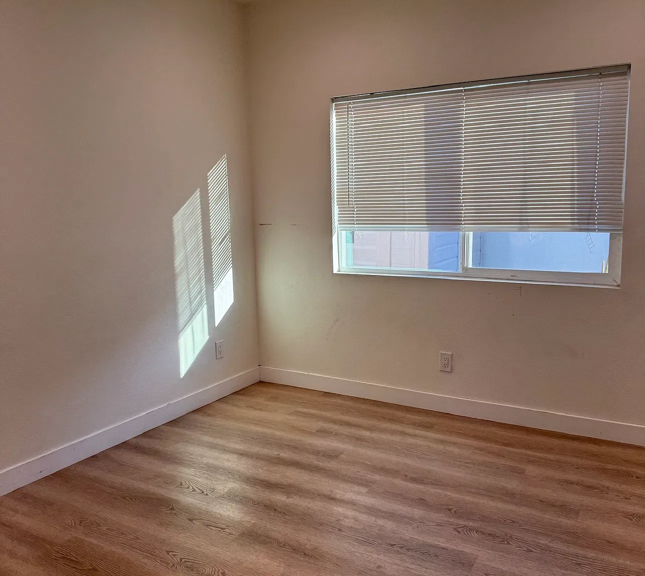 4 bed, $1,400 — Photo 1