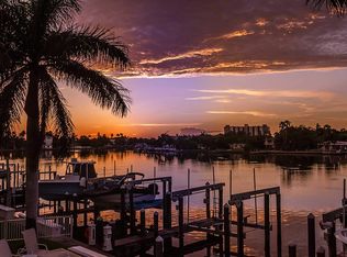 225 104th Ave APT 110, Treasure Island, FL 33706