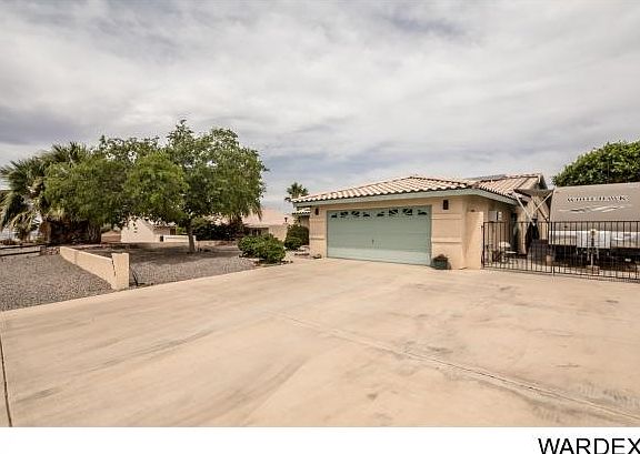 Garage, front parking