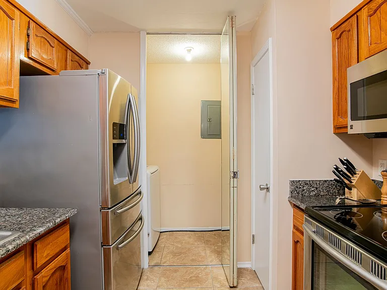 7171 N 9th Ave #D6 — Photo 15