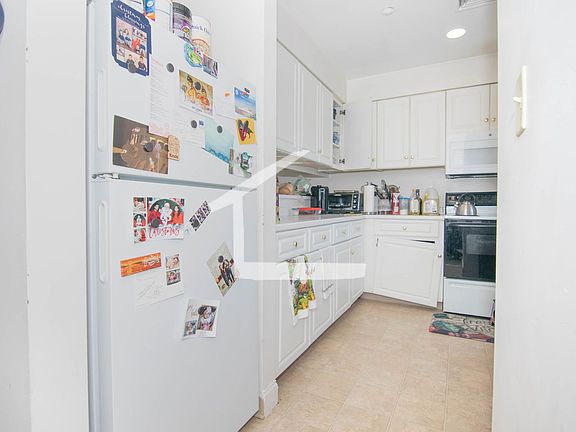 2nd image of 8-10 Glencoe St #2