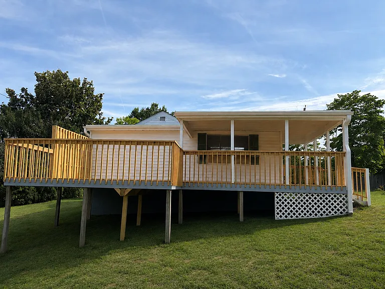 423 Epworth Rd — Photo 2
