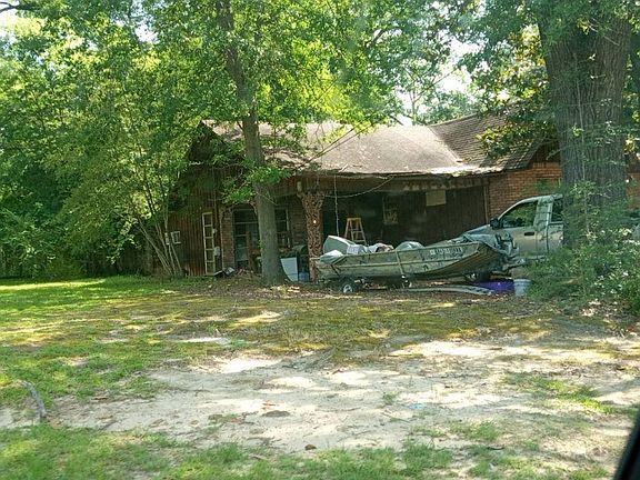 2nd image of 614 W 2nd St