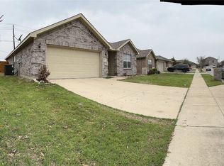 10541 Rising Knoll Ln, Fort Worth, TX 76131