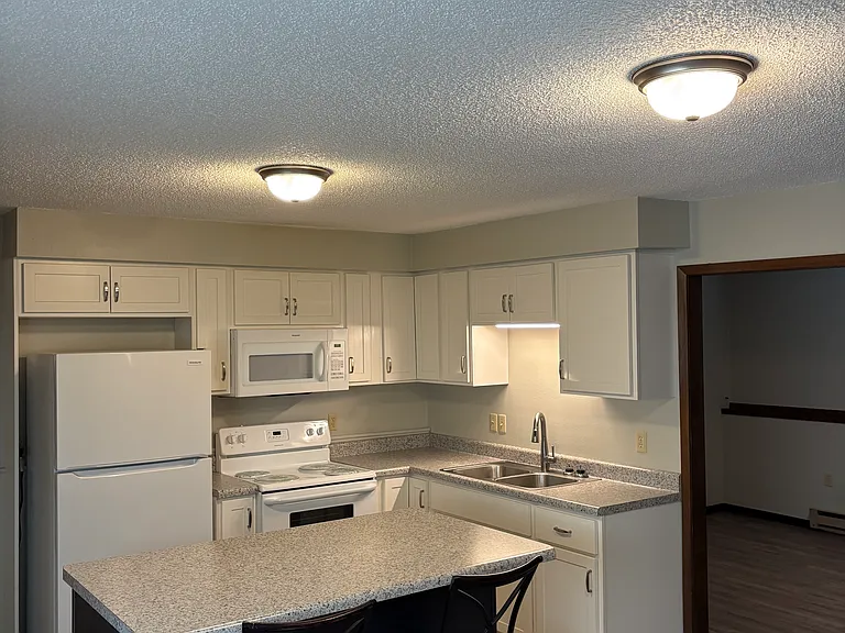 511 Westwood Ave — Photo 1