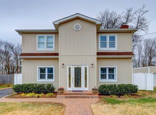 21 Murray Rd, Hicksville, NY 11801