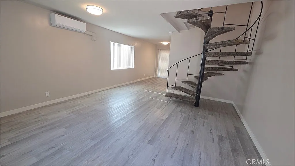 2 bed, 1.5 bath, 900 sqft, $2,550 — Photo 2