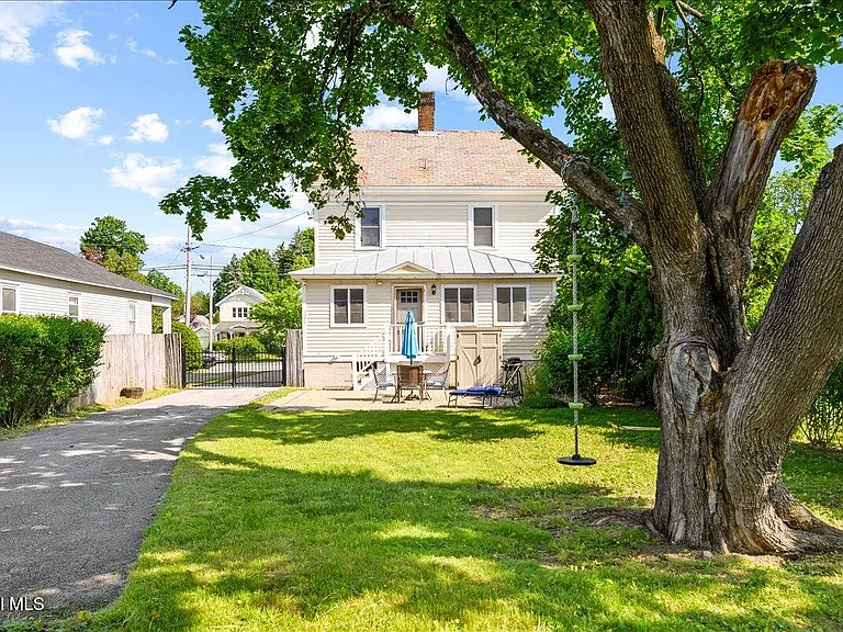 162 Lake Ave — Photo 27