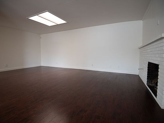4th image of 486 Glenwood Pl