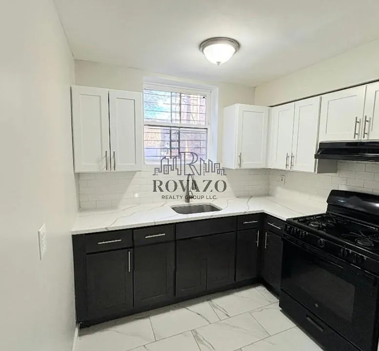 48 Carteret St #9