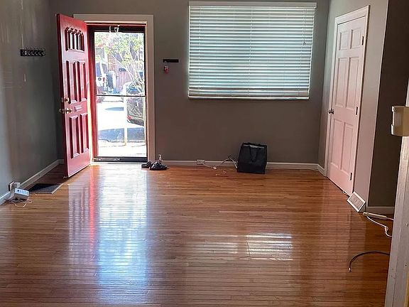 3rd image of 1709 Sarah St