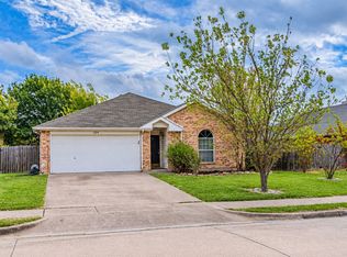 1214 Embercrest Dr, Midlothian, TX 76065