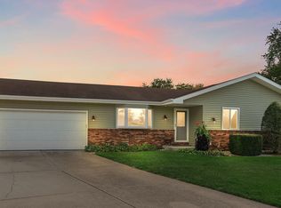 1423 W 93rd Pl, Crown Point, IN 46307