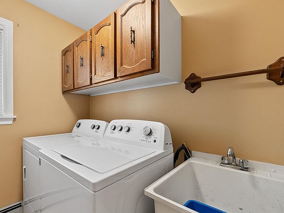 4th image of 18 Flagstone Dr