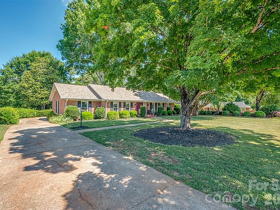 2nd image of 271 McCall Dr