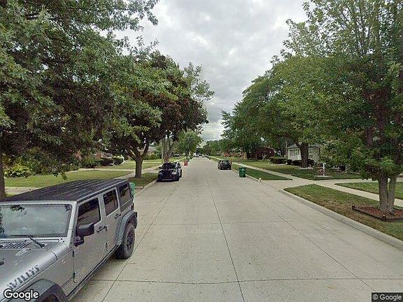 Exterior Neighborhood (street photo)